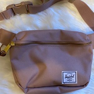 Herschel Blush Fanny Pack barely used💎